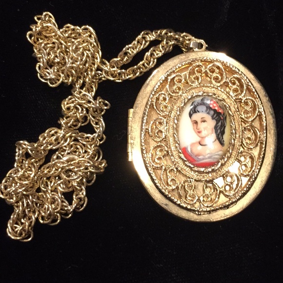 Vintage necklace LOCKET opens Gold Tone lady photo - Picture 1 of 8